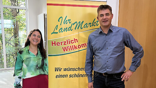 IhrLandMarkt-Konzeptberater Volker Kaup mit Gastrednerin Jamina Hirschmann (© deuka Tiernahrung Cremer).