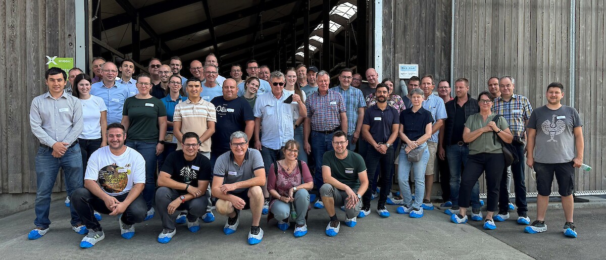 Ein starkes Team: Die Rinderfütterungsexpertinnen und -experten von deuka Tiernahrung Cremer bei der Rinderspezialschulung im bayerischen Triesdorf (© deuka Tiernahrung Cremer)