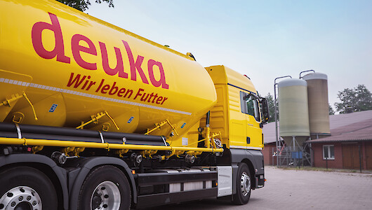 Schmuckbild zur Umfirmierung in deuka Tiernahrung Cremer  (© deuka Tiernahrung Cremer).