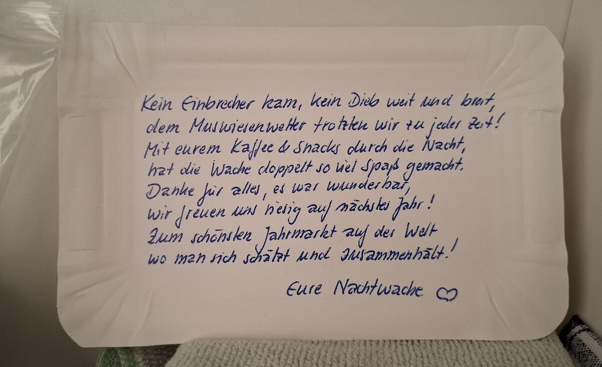 Ein kleiner Dank der Messe-Securtiy zum Abschluss, die das deuka-Standteam regelmäßig mit Kaffee und kleiner Snacks die kräftezehrende Arbeit versüßte (© privat).