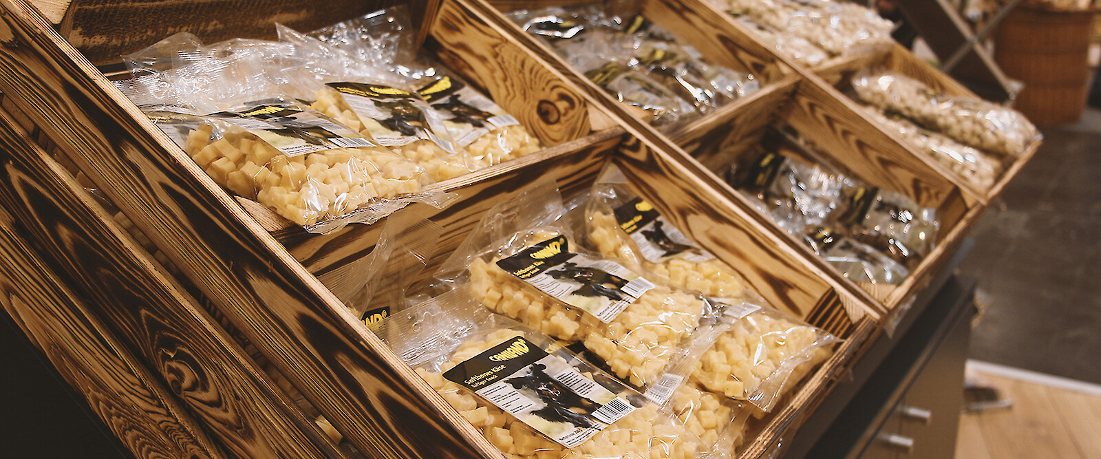For the first time, we also present the snacks of our subsidiary Caniland to the general public (© Deutsche Tiernahrung Cremer).