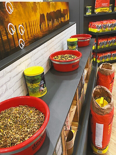 deukvallo feed at our stand at Equitana (© Deutsche Tiernahrung Cremer).
