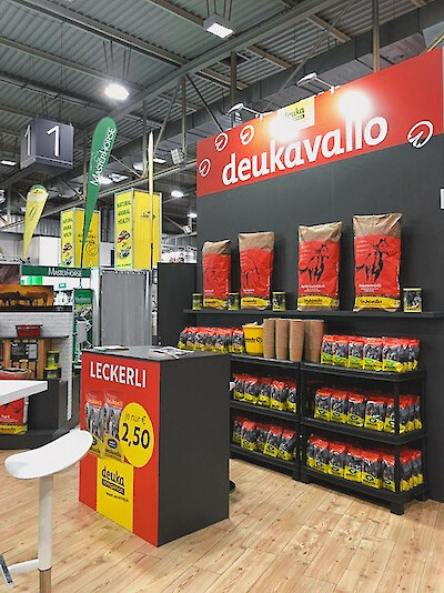 The new deukavallo stand awaits the rush of visitors at Equitana (© Deutsche Tiernahrung Cremer).